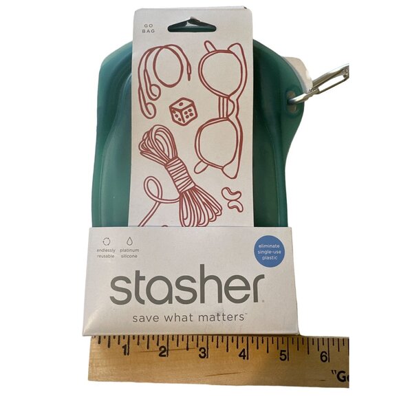 💖Stashed, reusable silicone storage bag with aluminum carabiner - Picture 3 of 4